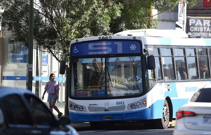 La interrupción en su totalidad de los servicios afecta gravemente a los comerciantes.