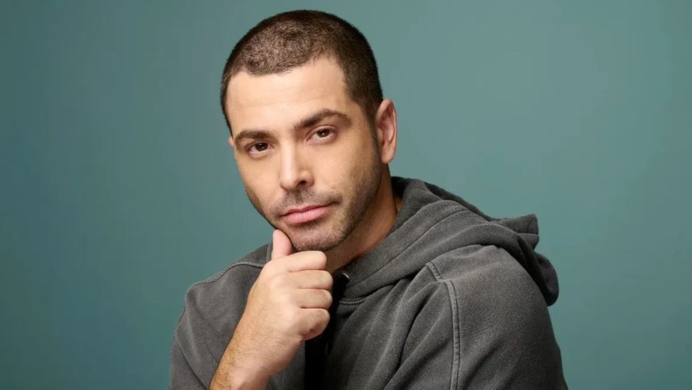 Nazareno Casero, en teatro con Bebé Reno. Nazareno Casero, en teatro con Bebé Reno.