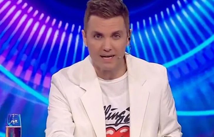 Una banda tocará en la casa.