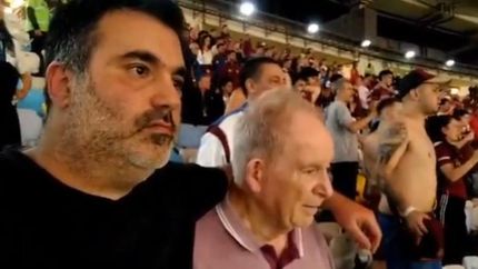 Se viralizó el video de un hincha de Lanús por su emocionante reacción junto a su padre tras la clasificación.