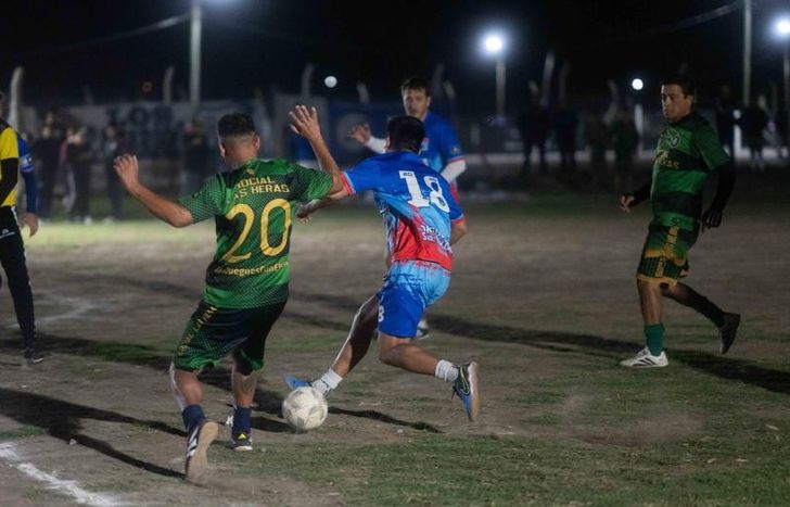Clubes de Albertina estrenaron la cancha con un torneo amistoso.