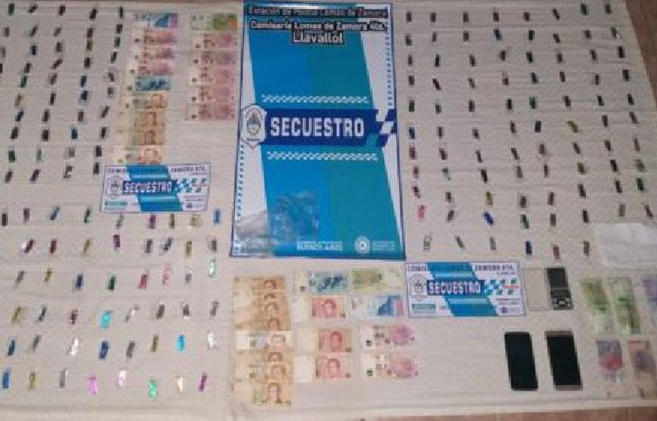 hallaron droga, dinero en efectivo, una balanza y celulares.