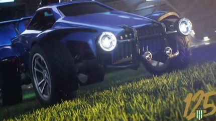 El juego combina autos y fútbol.