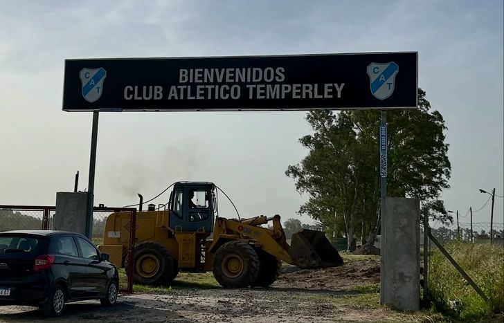 Temperley le da forma a su predio en Guernica.