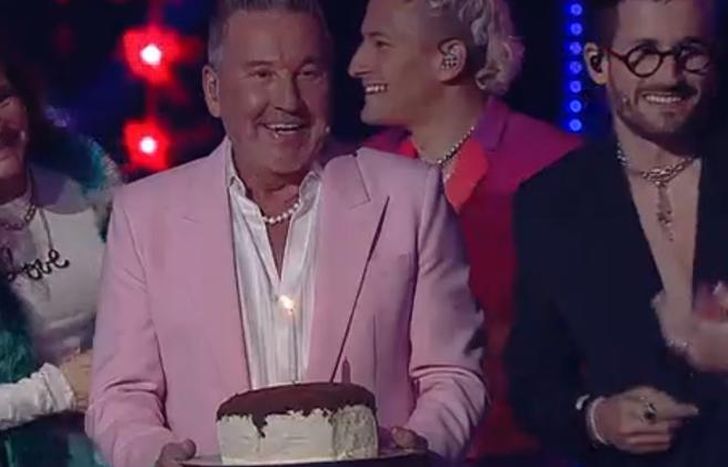 La original torta para Montaner.