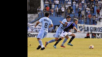 El Gasolero fue superado por Almagro y dejó escapar su última chance. El Gasolero fue superado por Almagro y dejó escapar su última chance.