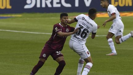 Aguirre ante la marca de Castro. Aguirre ante la marca de Castro.
