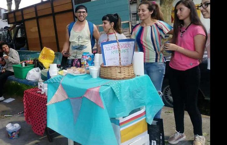 Con alegría, reciben a los vecinos y asisten a quienes están en situación de calle.