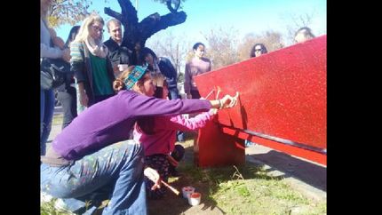 inauguran un banco rojo en llavallol