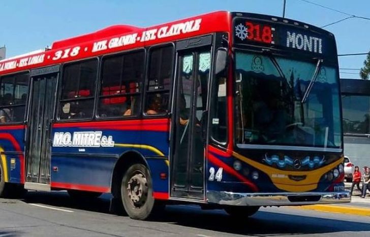 Fue a bordo de un colectivo de la línea 318.