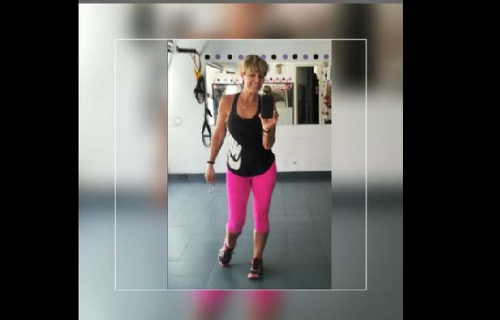 Es profesora de educación física, personal trainer y está dictando a través de Zoom clases de ritmos latinos.