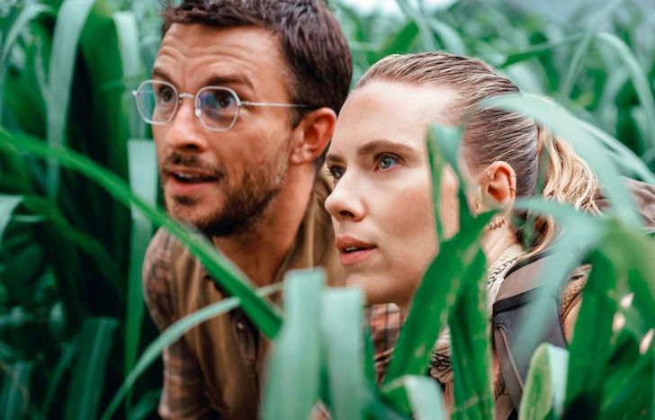 Scarlett Johansson y Bailey Mahershala Ali, en escena.