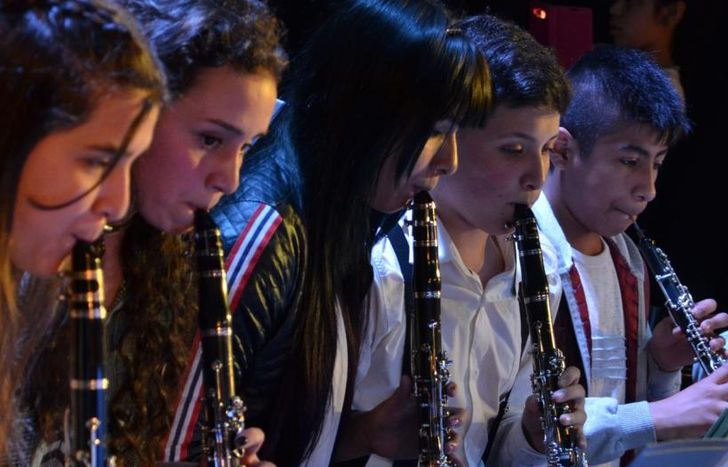 Plato Volador se presenta en Lomas.