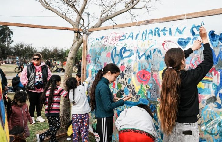 Chicas y chicos disfrutan de tardes con múltiples propuestas.