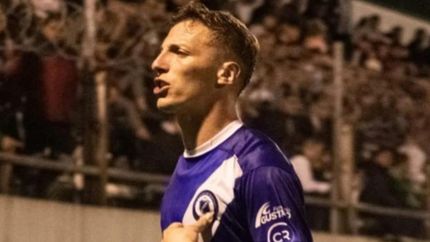 El mediocampista se queda en Burzaco.