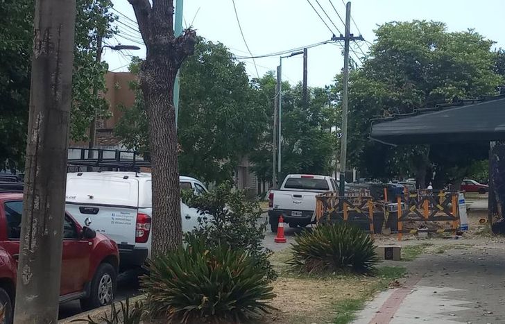 La cuadrilla de Edesur trabaja en Capdevila y Rincón.