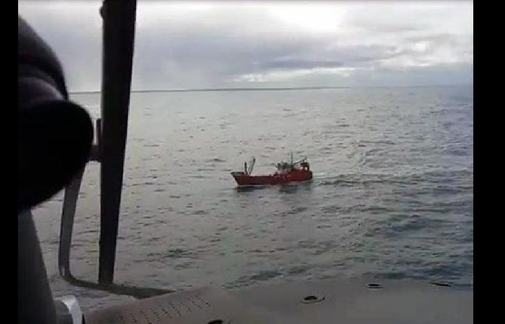 fue cuando navegaba a casi 195 kilómetros (108 millas náuticas) de Trelew, Chubut.