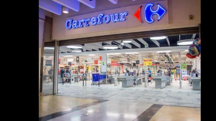 carrefour en crisis: la empresa analiza despidos y triaca convoco a los directivos