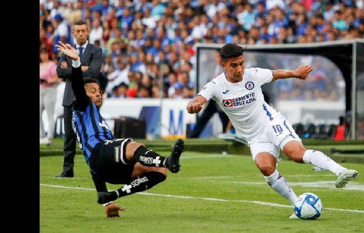 Pol Fernández jugó poco en Cruz Azul y fue contactado por Riquelme para volver a Boca.