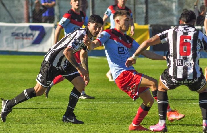 Lovazzano entre dos rivales.