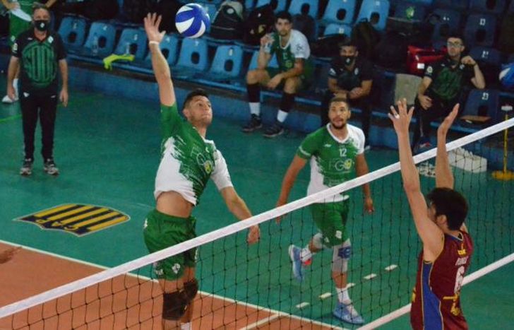 Defensores perdió en sets corridos ante UVT