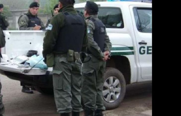 fue herido de un tiro en una pierna cuando quiso identificar a un sospechoso en la ciudad de Granadero Baigorria.
