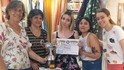 El local recibió el trofeo como la mejor vidriera navideña de Banfield en 2022. El local recibió el trofeo como la mejor vidriera navideña de Banfield en 2022.