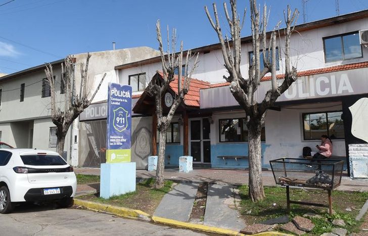 Efectivos de la Comisaría 4ta de Lomas atraparon al ladrón.