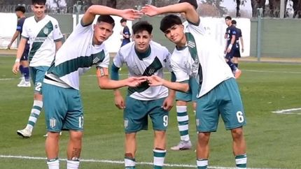 Así celebró el pibe de Banfield su gol olímpico.