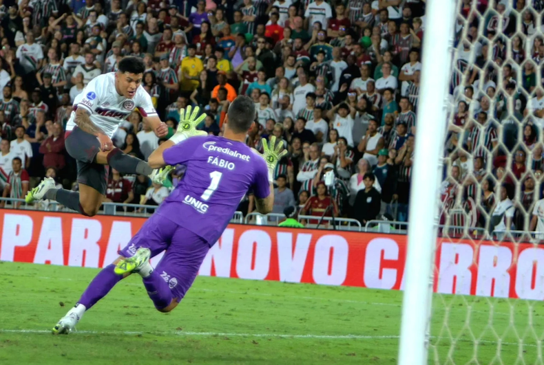 Con esa definición de Aquino, Lanús eliminó a Fluminense en Brasil.