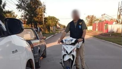 intento vender una moto robada en lomas y lo descubrio la policia