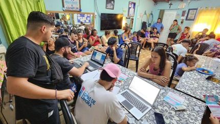 El monto de las becas pasará de $12.780 a $20 mil a partir de agosto.