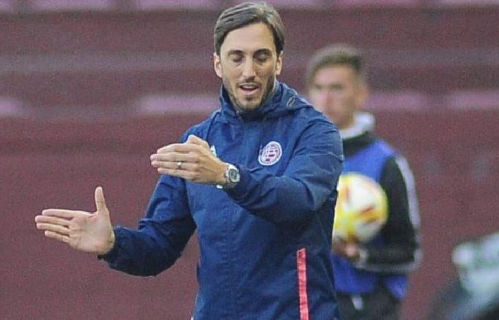 El técnico de Lanús, Luis Zubeldía, expulsado frente a Vélez, podrá dirigir la revancha en Liniers.