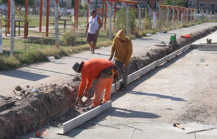 Continúan los trabajos de pavimentación en Lomas.