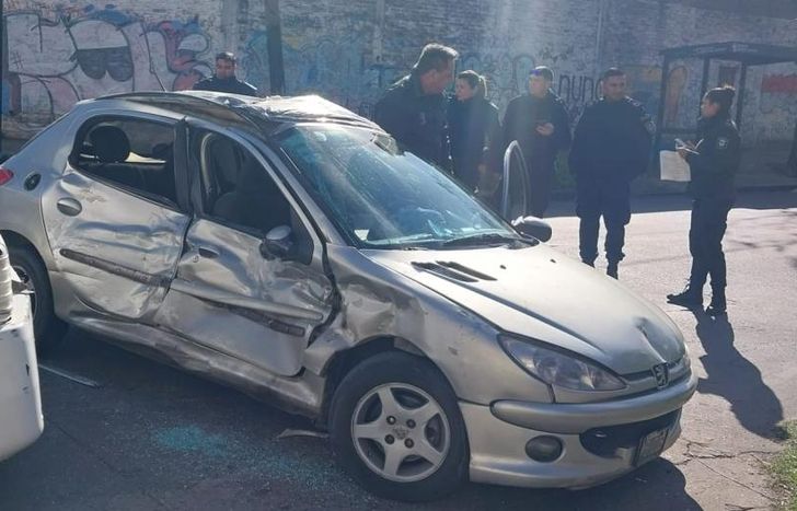 Así quedó el auto tras el choque.