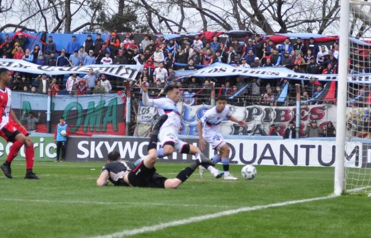 Sandoval clava el empate.