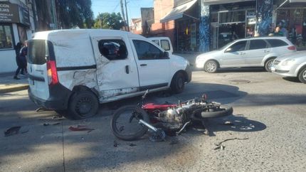 temperley: un motociclista sufrio multiples fracturas tras un fuerte choque
