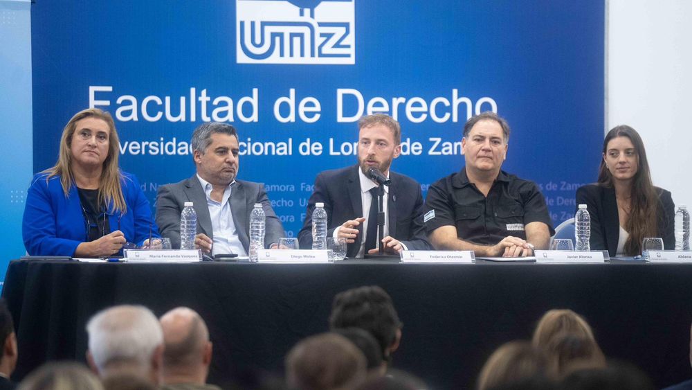 Otermín participó del Foro del Consejo de Seguridad y Justicia de Lomas de Zamora. Otermín participó del Foro del Consejo de Seguridad y Justicia de Lomas de Zamora.