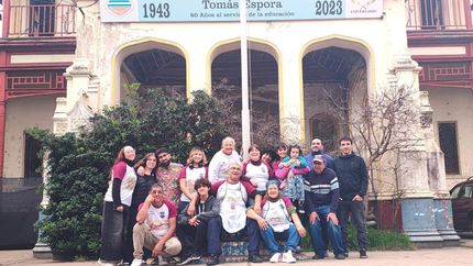 Los vecinos ya pueden reservar la comida y, de esa manera, ayudar al emblemático colegio de Temperley.