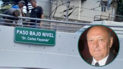 La placa que nombra Dr. Carlos Fayanás al paso bajo nivel de Banfield.