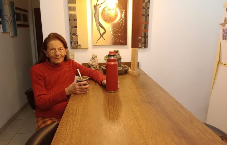 Anna María continúa viviendo en Lomas de Zamora, rodeada del amor de su familia.