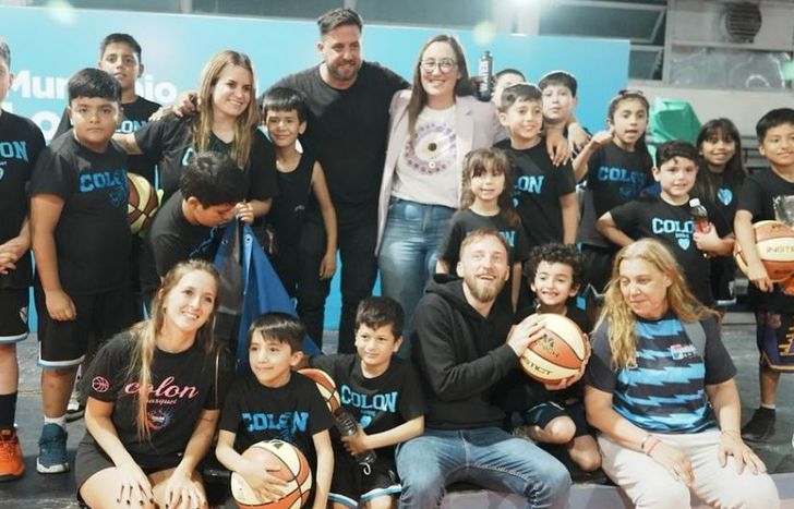 Participaron deportistas, profes y autoridades de 52 clubes de barrio.