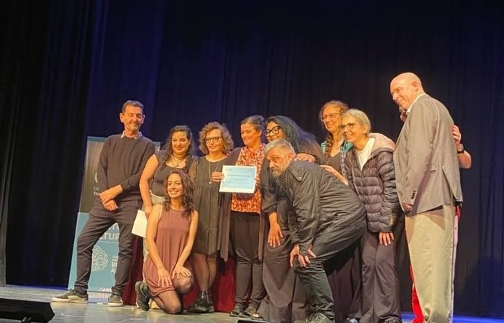 Mariana Ortiz Losada y el resto del staff en la premiación.&nbsp;