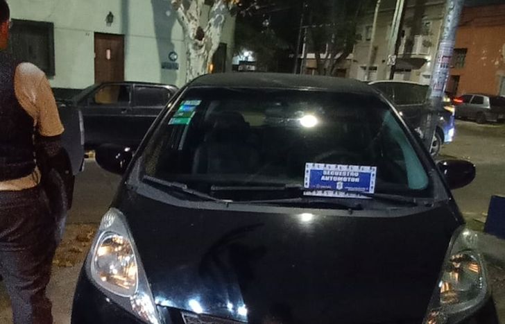 El auto fue recuperado en Ingeniero Budge.