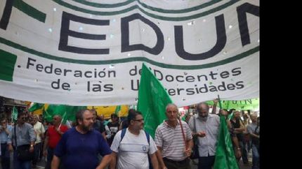 universitarios rechazaron la oferta salarial del 15%