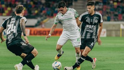 Gonzalo Ríos, de Banfield, interesa en Barcelona de Ecuador.