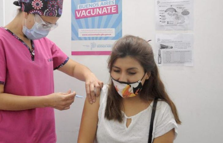 Más del 25% de los bonaerenses tiene tres dosis de la vacuna.