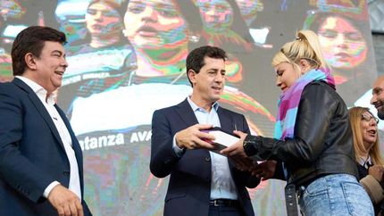 de pedro entrego miles de tablets a alumnos