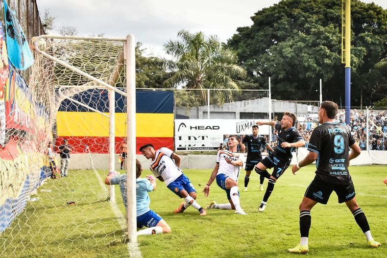 Fernando Brandán igualó para el Gasolero.