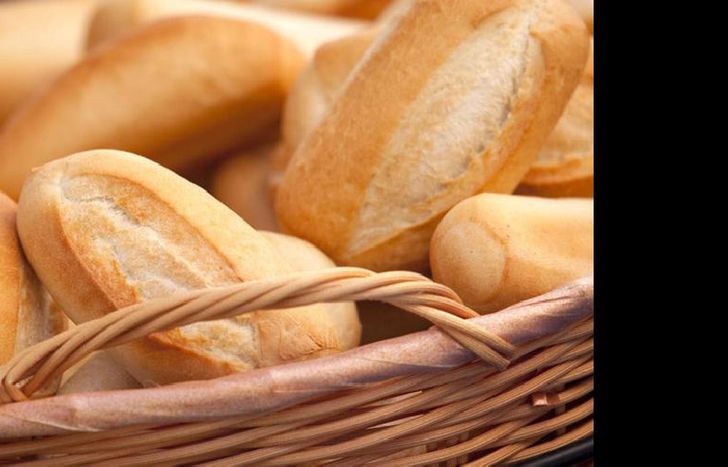 El pan, siempre presente en la mesa de los argentinos, cada vez más difícil de comprar.